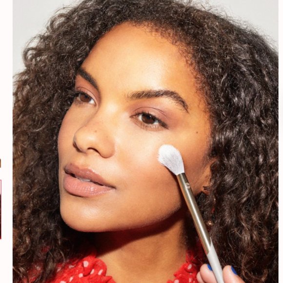 Complex Culture ALL OVER HIGHLIGHT • POWDER brush - Picture 1 of 4